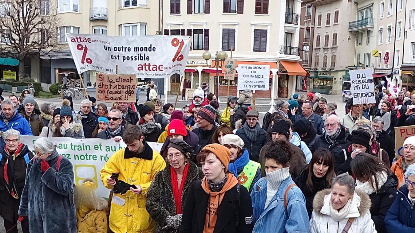 On retrouve l'association dans les rues, lors des grandes manifestations sociales.