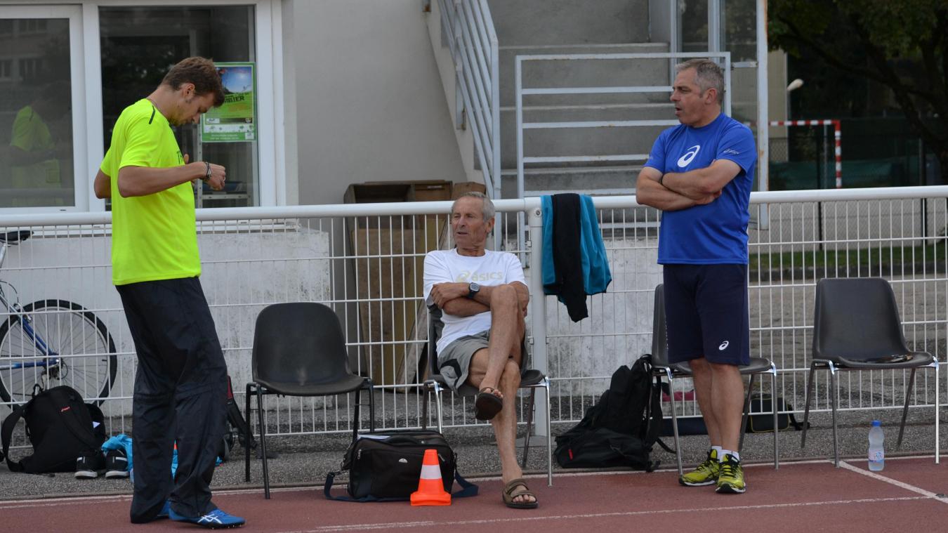 Août 2015, Christophe Lemaitre s’entraîne à Aix-les-Bains avec Pierre Carraz avant de s’envoler pour les championnats du monde d’athlétisme en Chine. - Photo d’archives