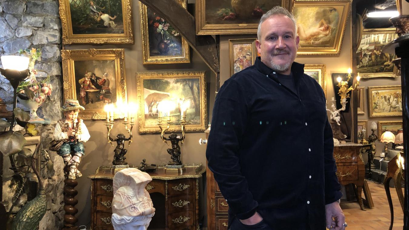 Christian Lavanchy dans sa boutique d’antiquité à Evian-les-Bains.