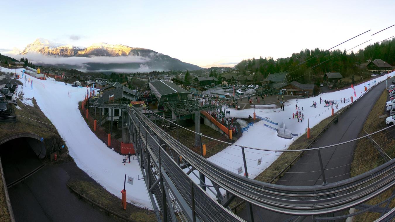 Aux Carroz, les pistes ont fermé le 31 décembre 2022, jusqu’au 6 janvier 2022. Une activité a pu être maintenue lors des congés d’hiver, grâce à la production de neige de culture.