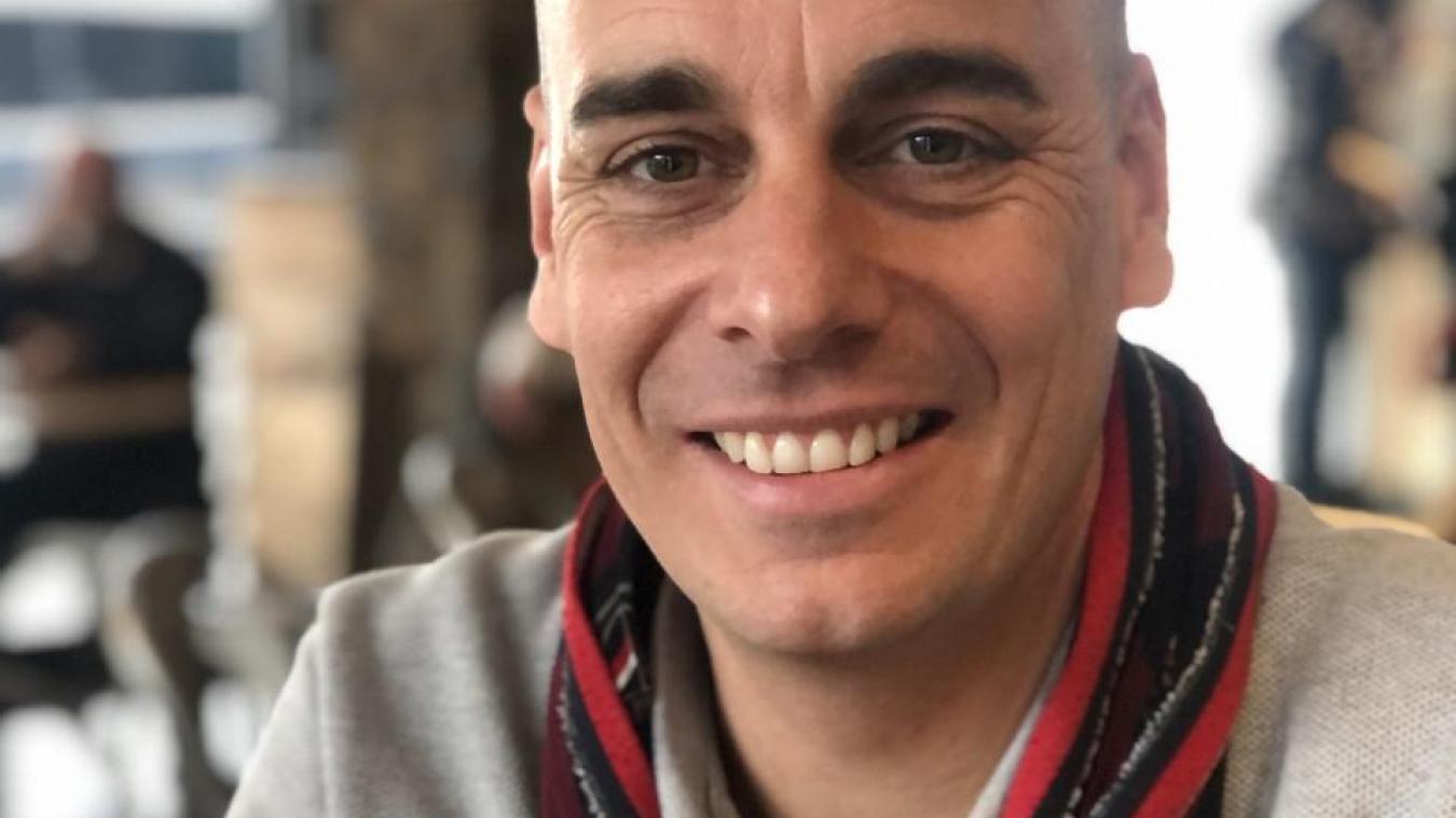 Cédric se définit comme le chef d’orchestre d’un chantier, celui qui donne le niveau à la construction et transforme le gros œuvre en finition.