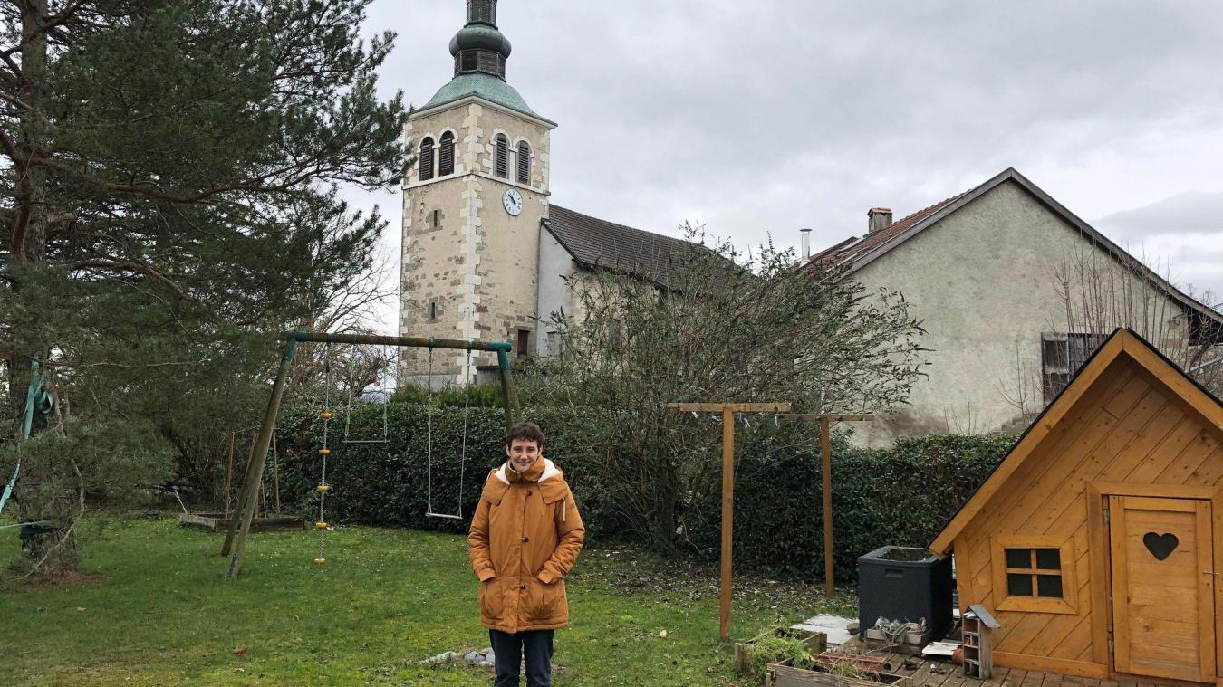Bénédicte Daudin, présidente de l’association Le Thairoyr, devant l’église Saint-Brice de Thairy, ce jeudi 12 janvier.