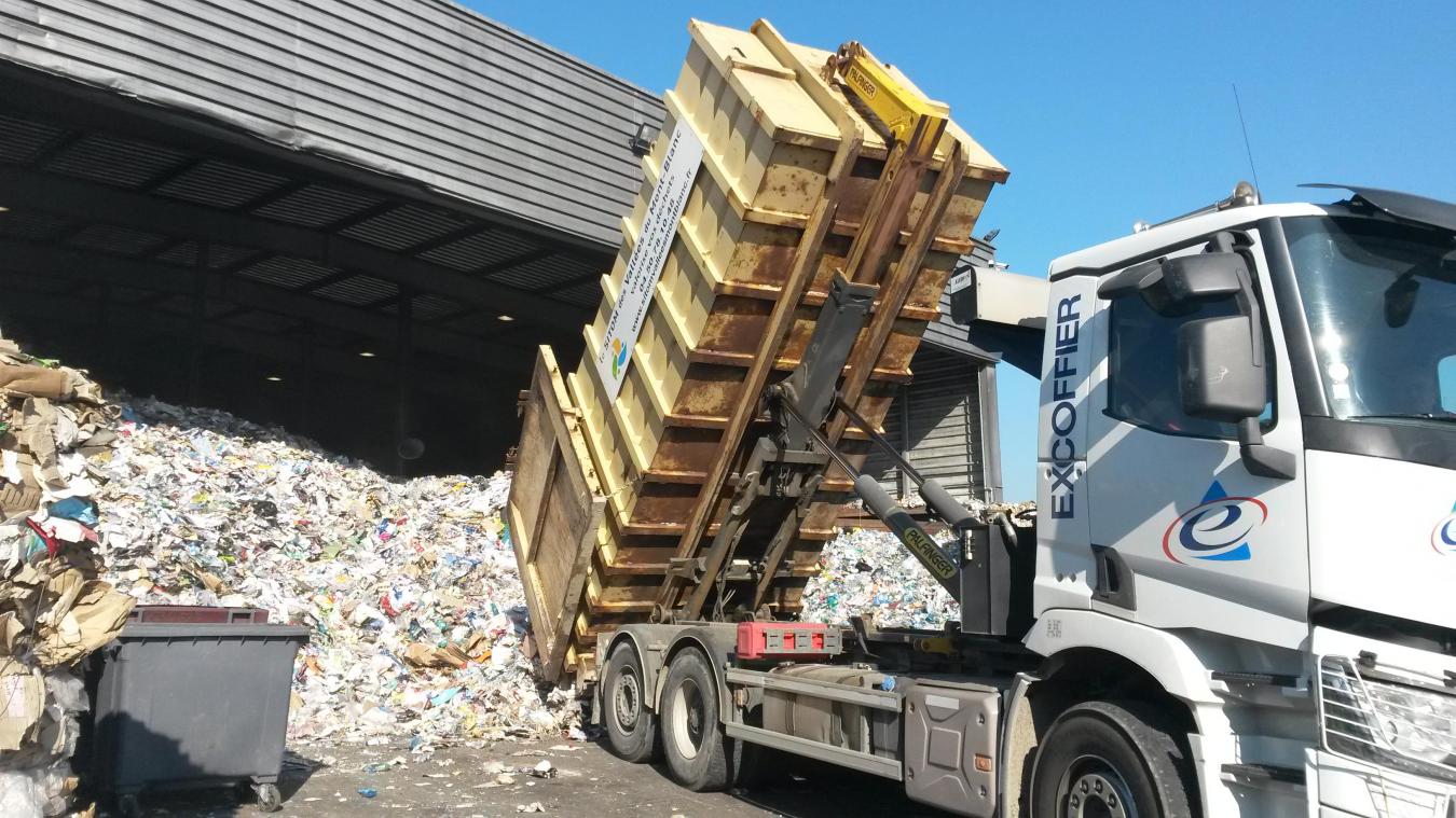 Les déchets de la poubelle jaune sont envoyés en centre de tri avant d’être dispatchés dans les filières de recyclage.