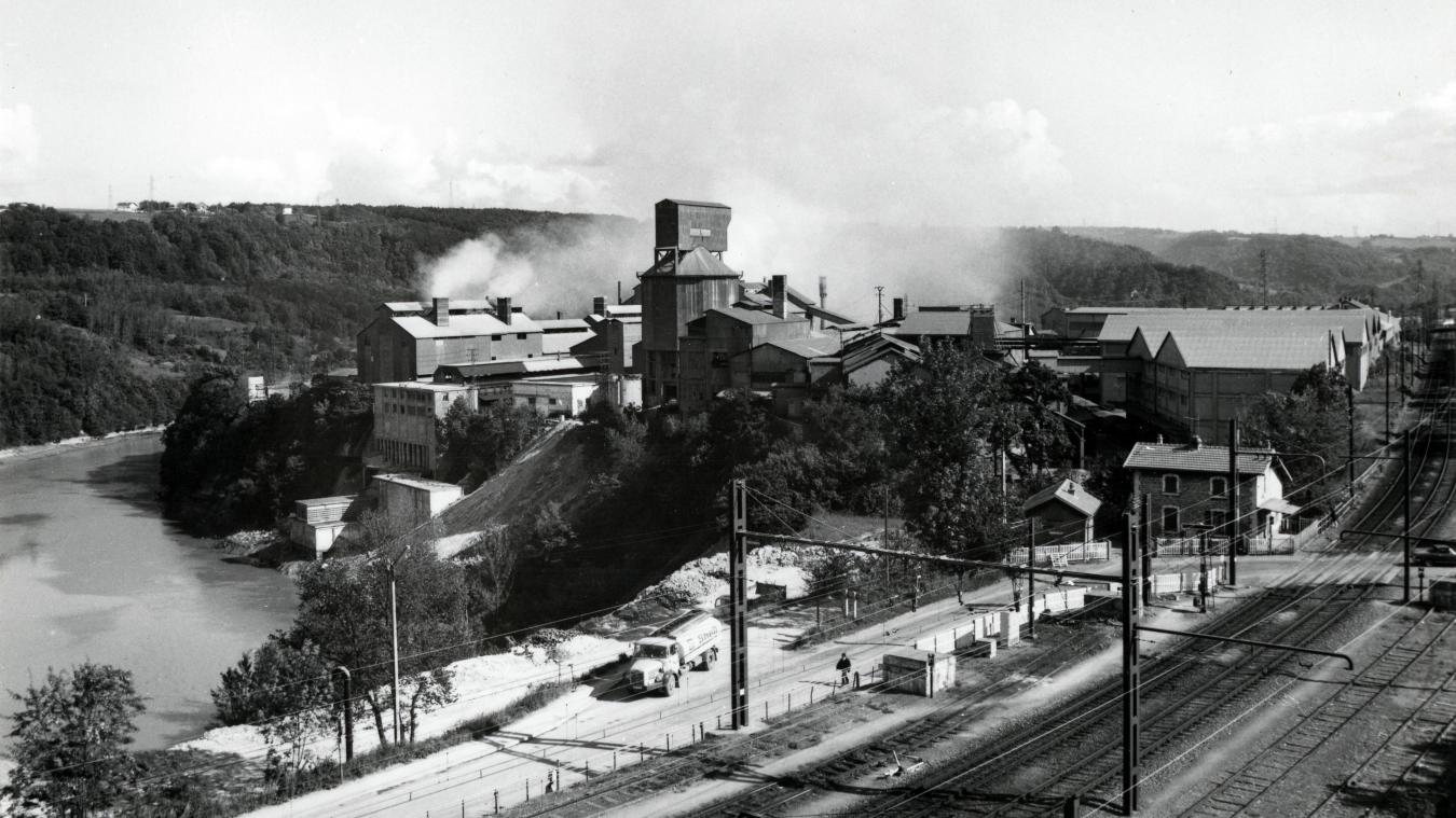 Les usines d’Arlod, dans les années 1960, disposaient de leur propre embranchement ferroviaire. (coll. Jean Allais)