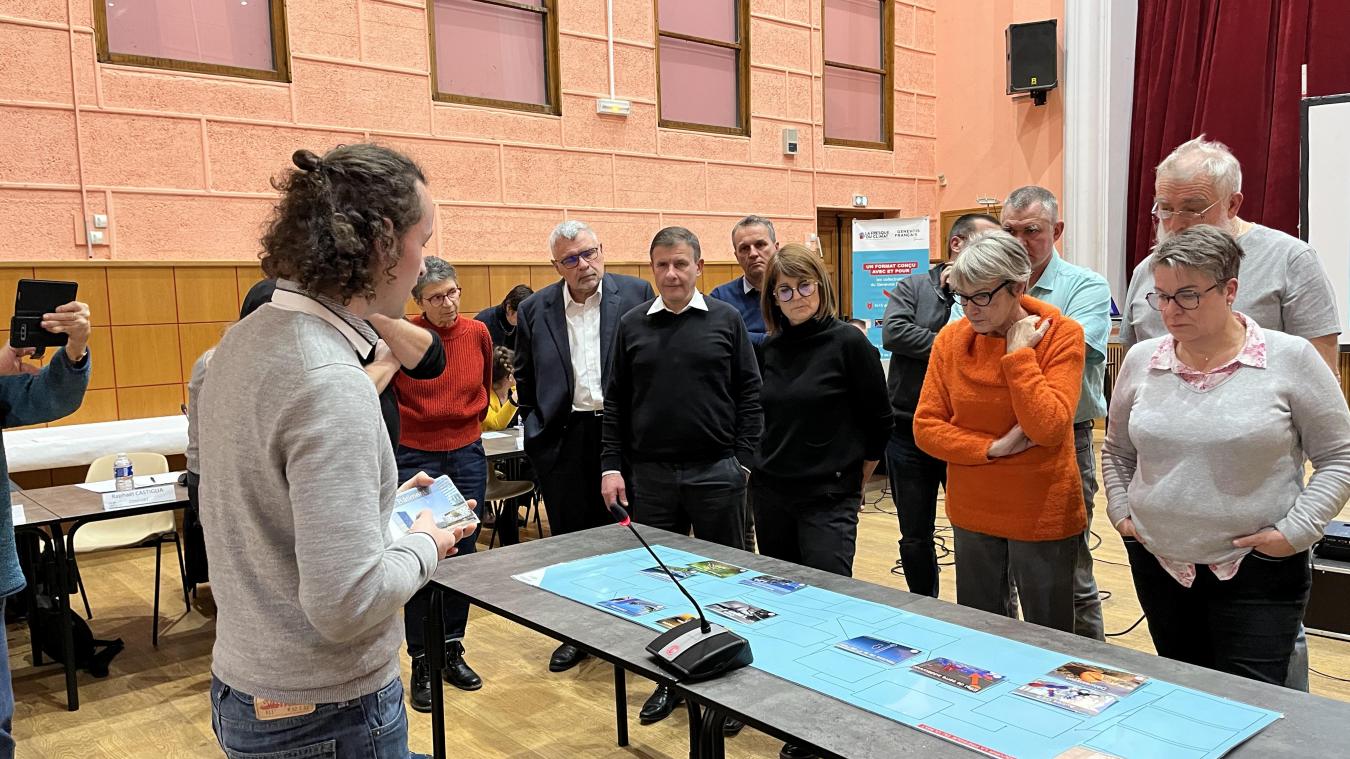 Le 2 février dernier, à Champfromier, les élus communautaire  ont participé à une « démo » de l’atelier  Fresque du climat .
