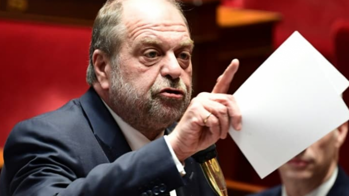 Eric Dupond-Moretti s’est fendu d’un double bras d’honneur lors de la séance de l’Assemblée nationale, hier mardi 7 mars 2023