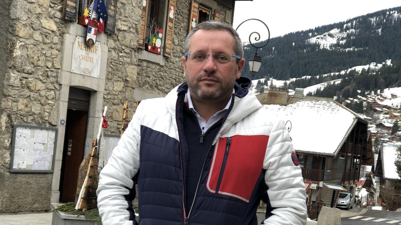 Nicolas Rubin, maire de Châtel et vice-président du Département, prône le développement des retenues d’eau et de la production de neige.