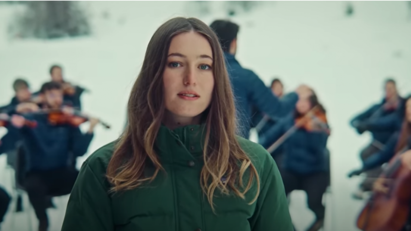 Le film Glacier a suivi les règles de l’éco-production : instruments de musique transportés à skis par le club de ski de fond, restauration de l’équipe du film en circuit court…