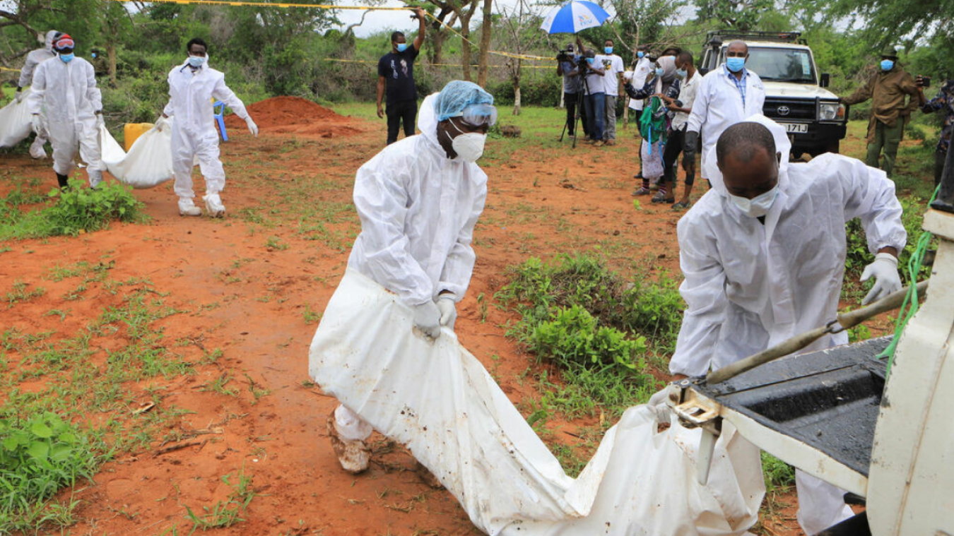 Au Kenya, la police a découvert 47 corps morts de faim, dans une secte oùle gourou avait appelé les fidèlesà jeûner pour aller à la rencontre de Jésus.