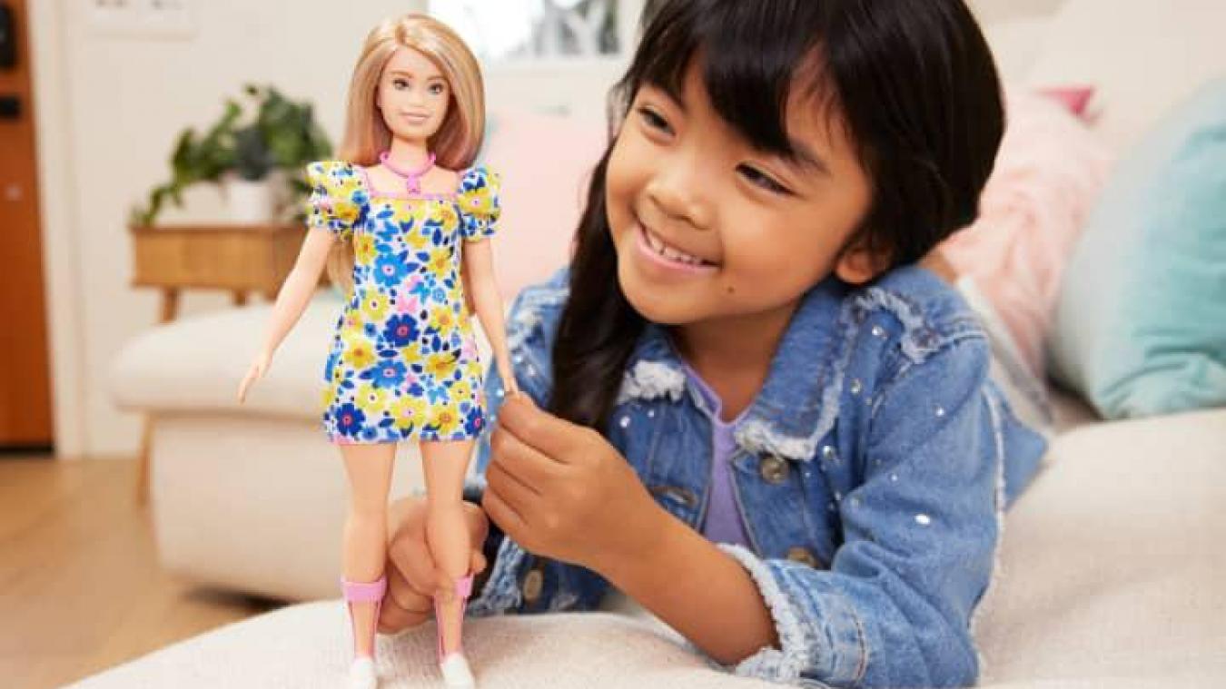 Une poupée Barbie atteinte de trisomie 21 mise en vente par Mattel - France  Bleu