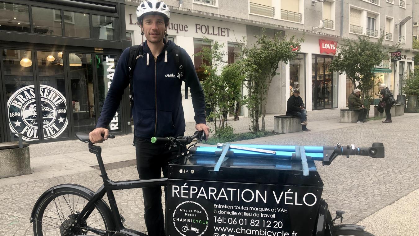 Yann Gudefin a créé son propre atelier vélo mobile de réparations et d’entretien pour cycles.
