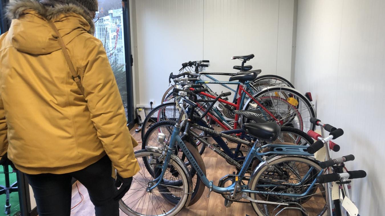 Jolie boîte à vélo en bois vieilli | Paniers