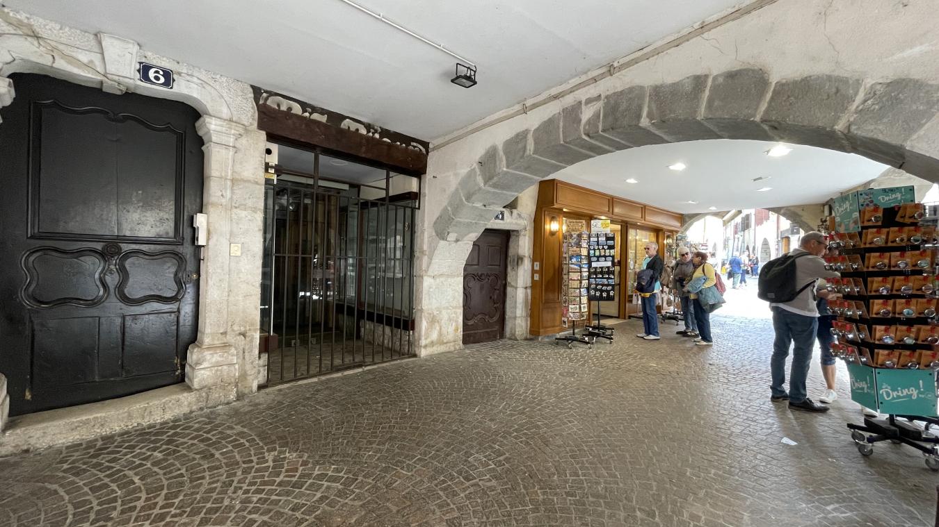« Il y en a déjà assez » : Annecy s’oppose à l’installation d’un bubble tea ou d’un fast food en vieille ville – La Tribune Republicaine