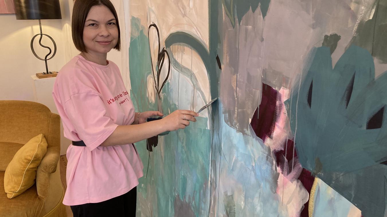 Aix-les-Bains : rencontre avec l’artiste ukrainienne Tanya Lytko, qui peint «en direct» dans une galerie de la ville