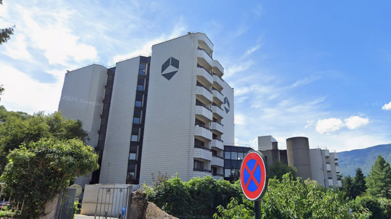 CPA EVAUX-LES-BAINS - Vue générale de l'Etablissement Thermal. EUR 0,50