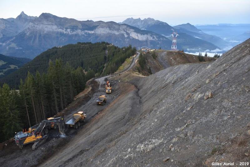 Les Carroz D Araches Des Travaux Dantesques Pour Elargir La Piste Perce Neige Le Messager