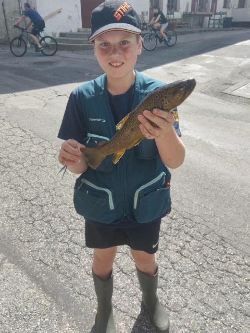 Maël Groscarret et sa prise de 35 cm.