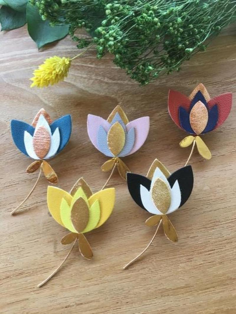 Jolie broche iNeck Technologie