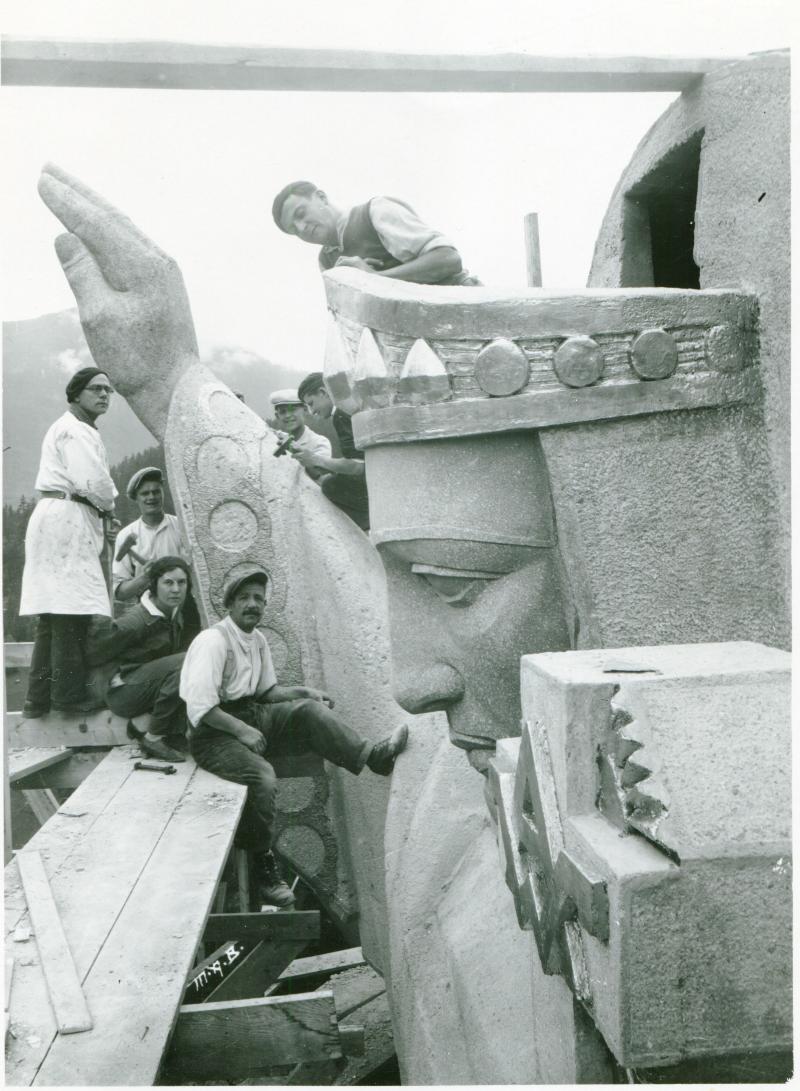 Les finitions de la statue, à l’été 1934. © Musée Montagnard.