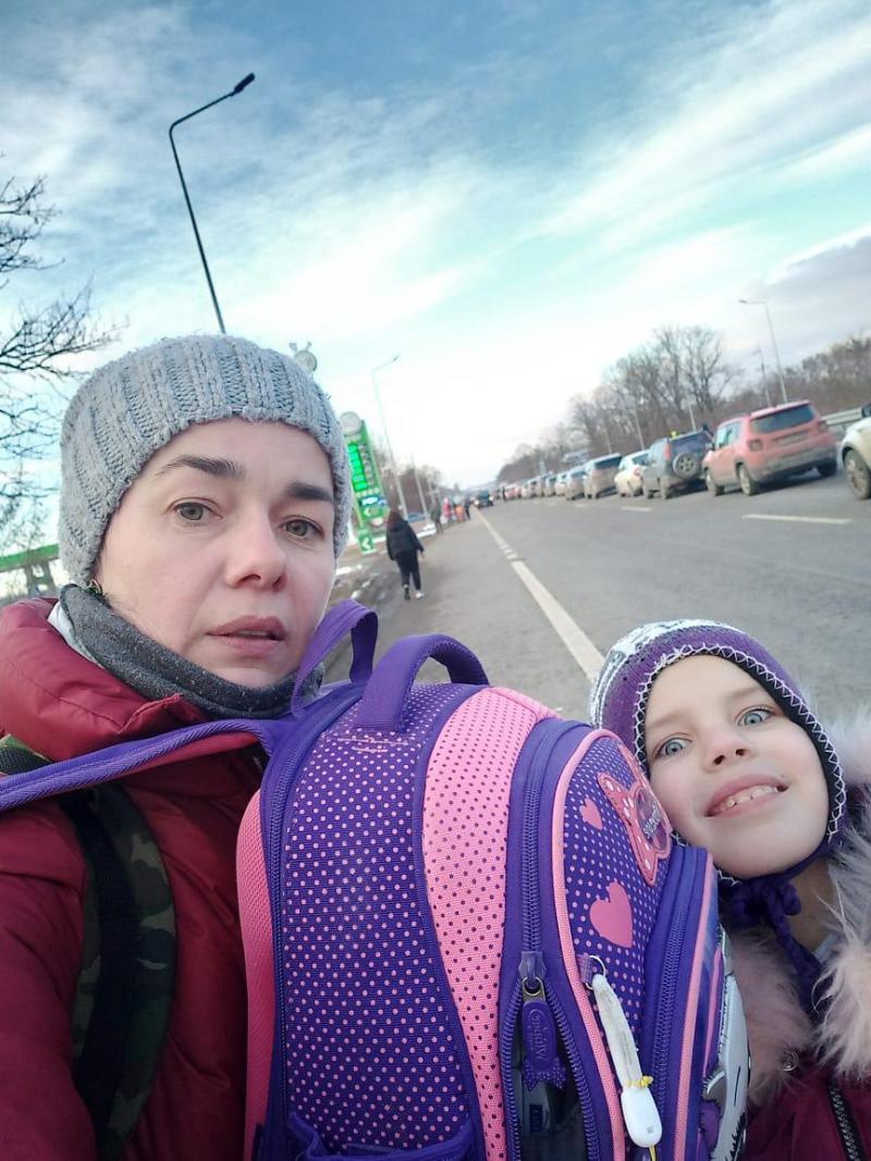Irina et sa fille Alexandra sur les routes de l'exode.