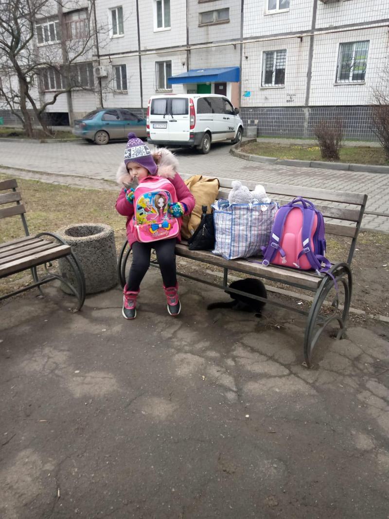 Alexandra, 8 ans, prête à quitter son pays.