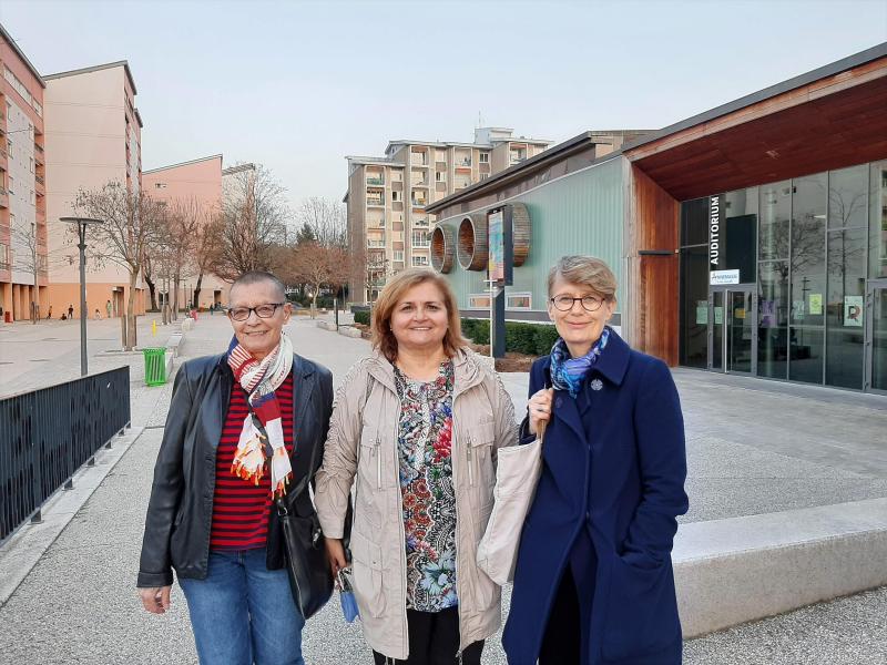 Françoise, Anca et Martine du Conseil Citoyen ont oeuvré pour l’installation de ce site de compostage au Perrier.