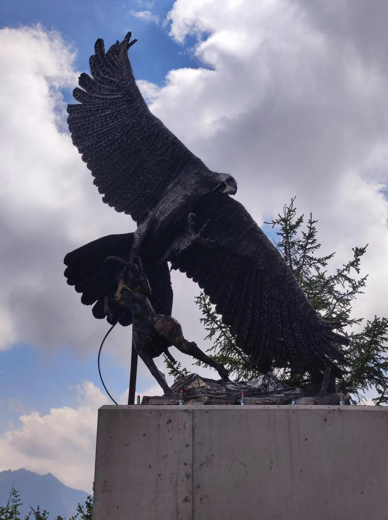 La sculpture de Robert Vernet, installé au pied du Pas de l'aigle.