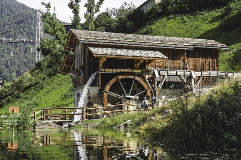 Il aura fallu dix ans pour reconstruire la scierie.