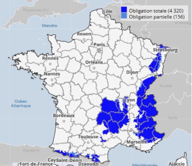 En bleu, les départements et zones concernées par l’obligation des pneus hiver.