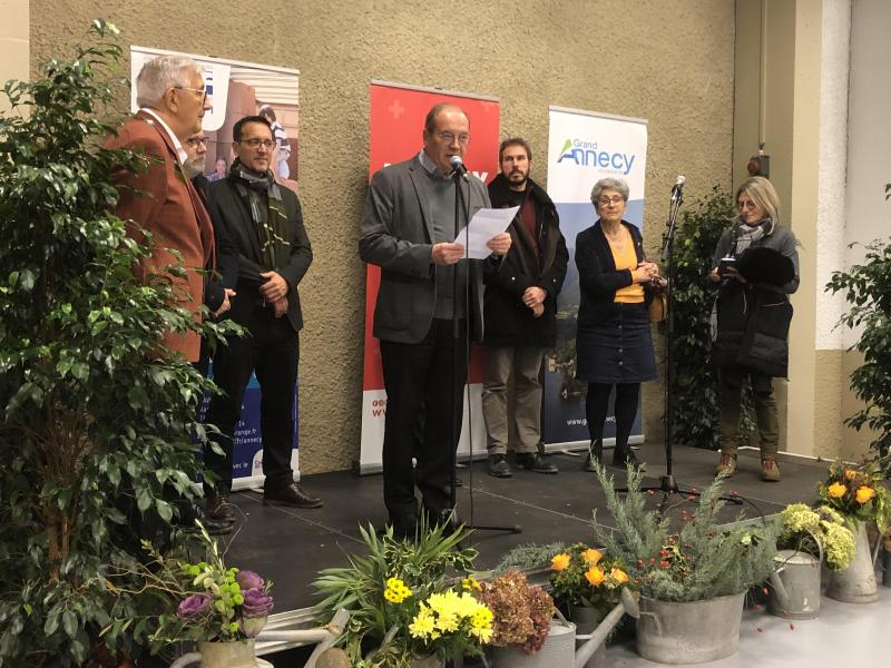 Plusieurs élus étaient présents ce mercredi 7 décembre pour accueillir les nouveaux habitants du Grand Annecy, dont Frédérique Lardet, la présidente de l’agglomération.