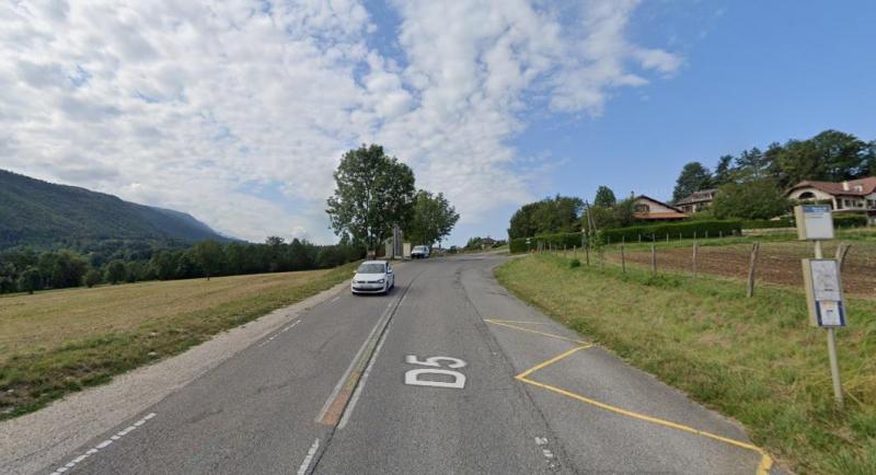 La route de Sacconges (RD 5) à Annecy.