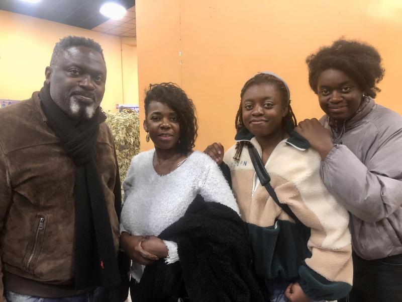 Originaire de la République démocratique du Congo (RDC), Samuel et Suzanne se sont installés à Aix-les-Bains avec leurs filles Anne et Ketsia.
