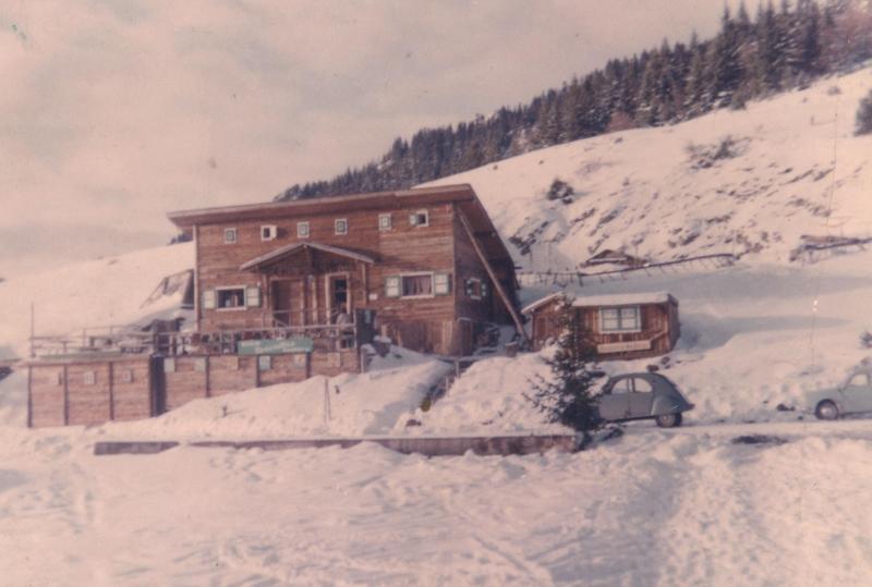 Le restaurant Chez l'Henri, a été construit en 1961 au col du Corbier (ici en 1968).