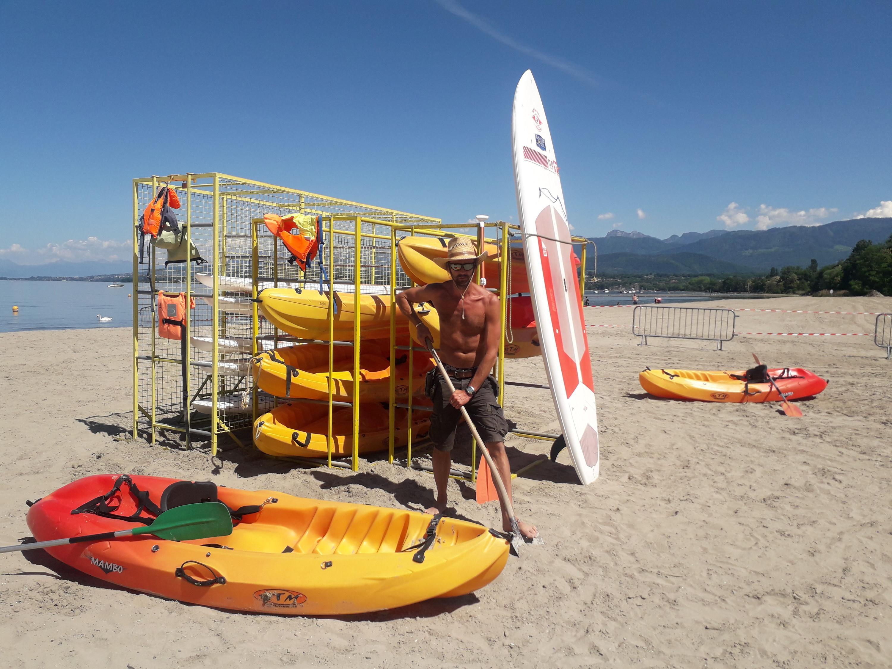 Pedalos Paddles Et Kayaks De Retour Sur La Plage D Excenevex Le