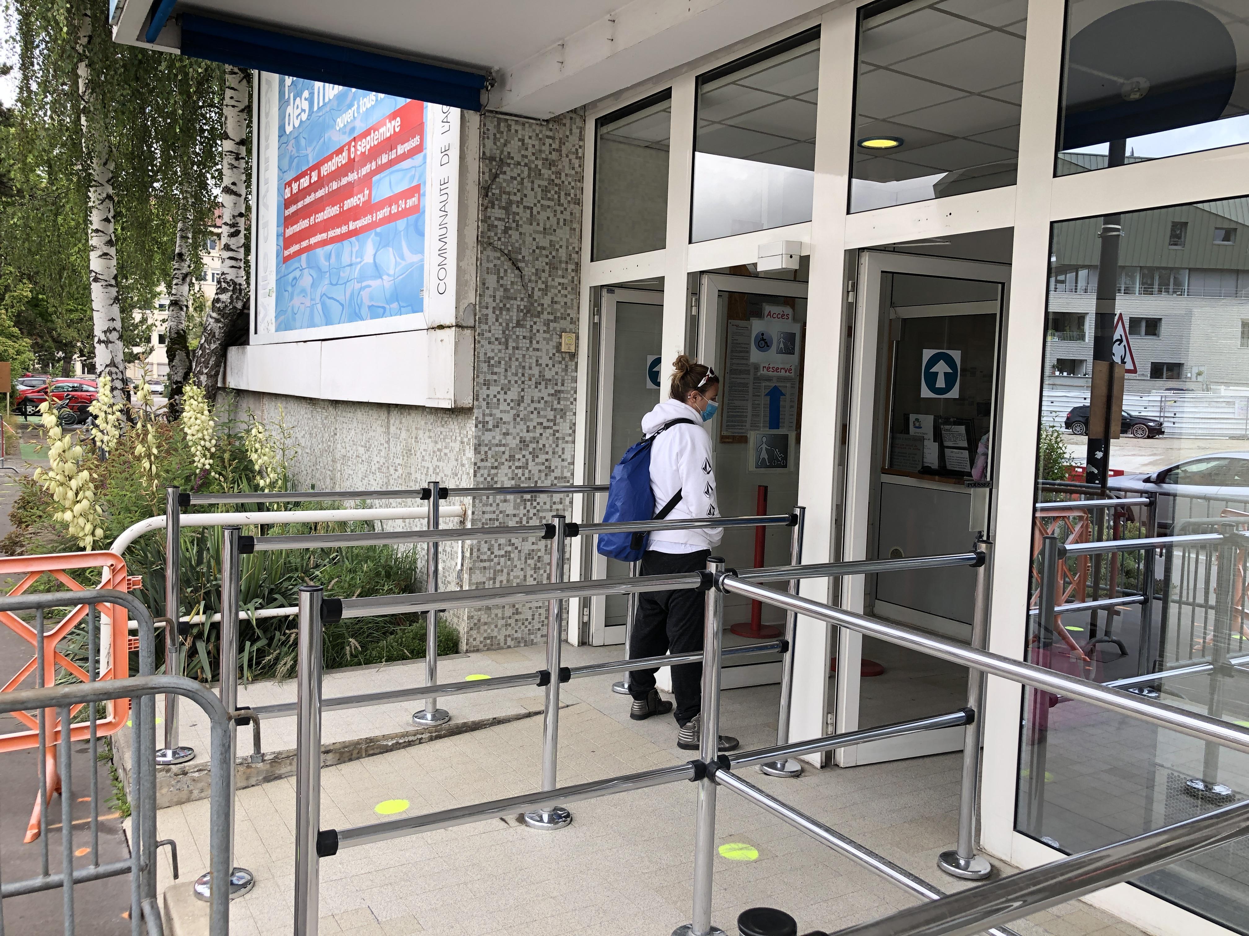Photos Annecy On A Teste Pour Vous La Piscine Des Marquisats En Mode Covid 19 L Essor Savoyard