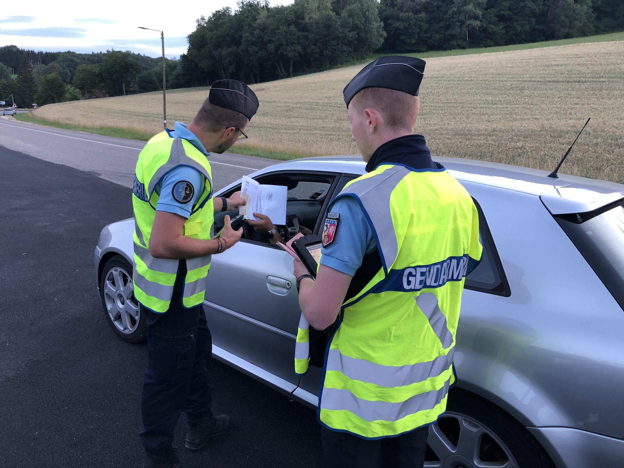 Photos Tapage Vitesse Drogue Une Nuit Au Coeur D Une Patrouille De Gendarmerie Le Messager Photos Tapage Vitesse Drogue Une Nuit Au Coeur D Une Patrouille De Gendarmerie Le Messager