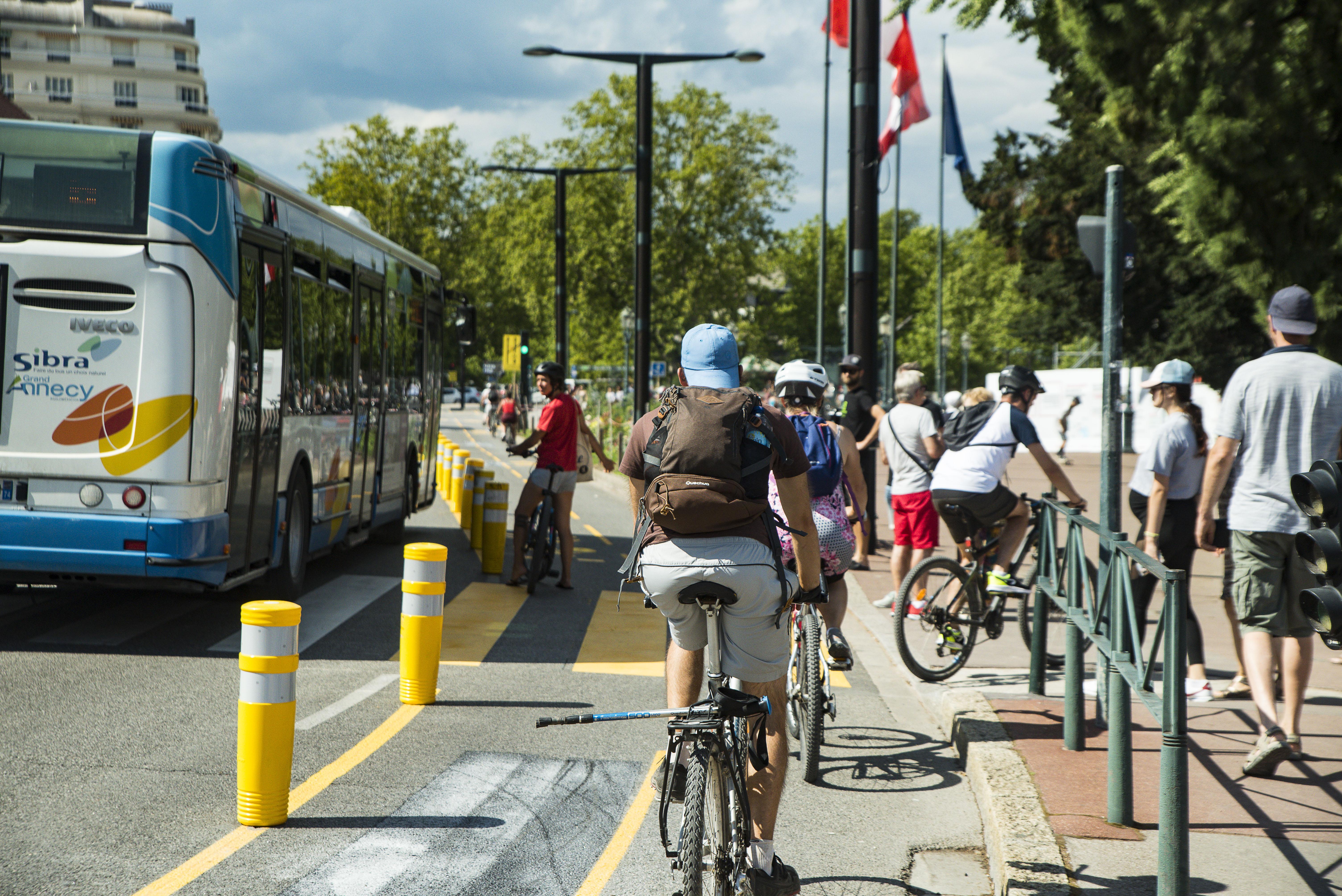 Annecy Une Nouvelle Piste Cyclable Tout Juste Amenagee Et Deja Contestee L Essor Savoyard