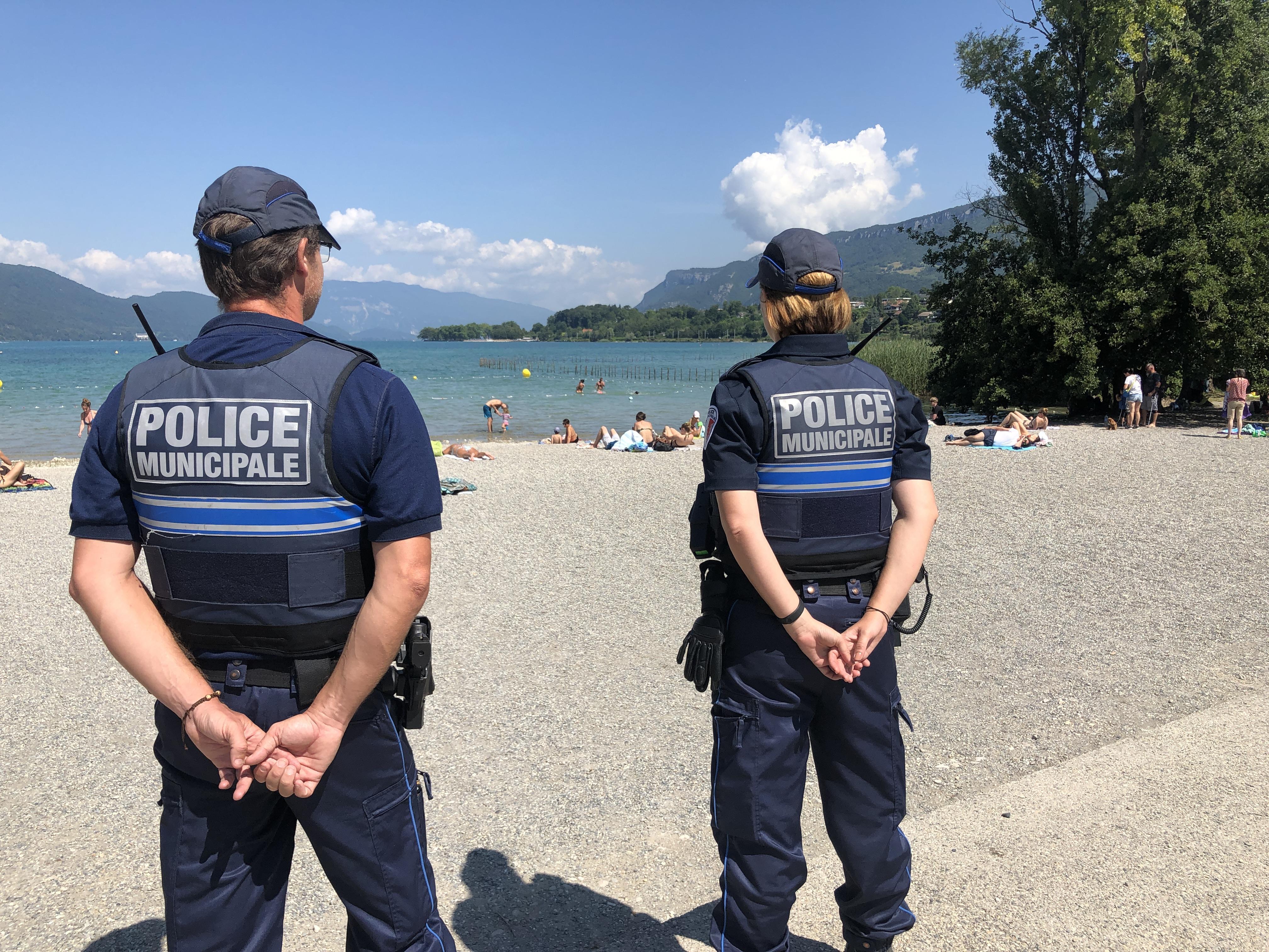 Aix Les Bains Plus De Surveillance Sur Les Plages Pour Dissuader Les Voleurs Le Messager