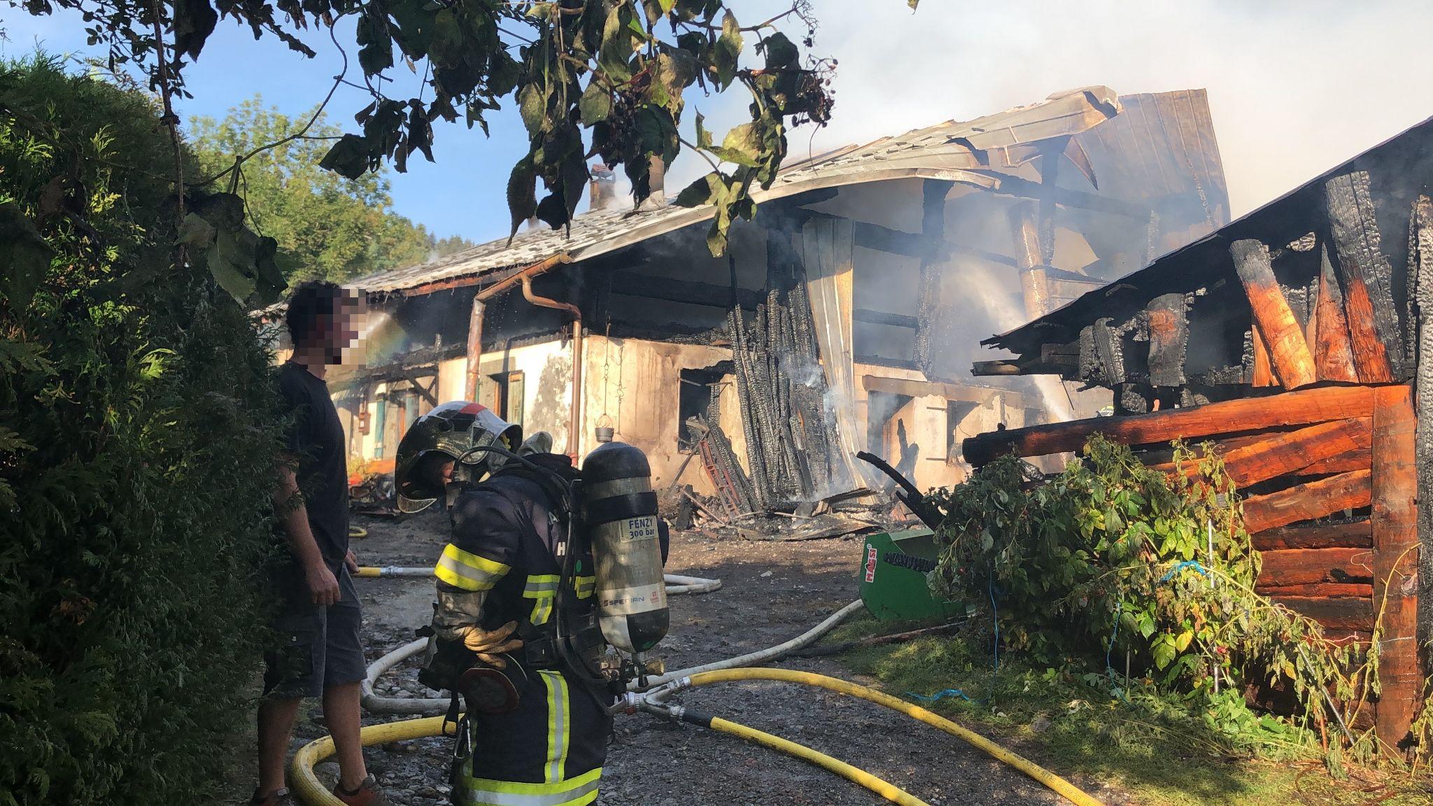 (VIDEO & PHOTOS) Saint-Gervais : violent incendie en cours ...
