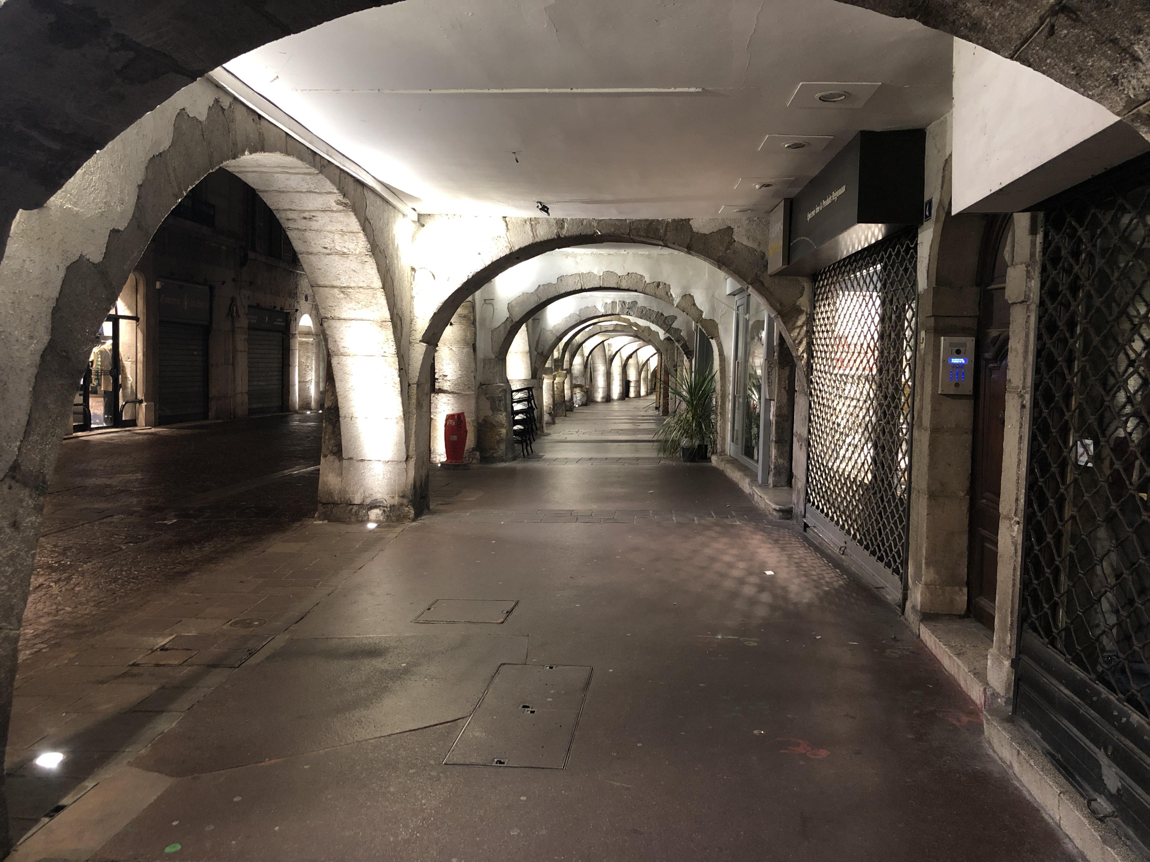 (VIDEO & PHOTOS) Annecy sous le couvre-feu, ça ressemble à quoi?
