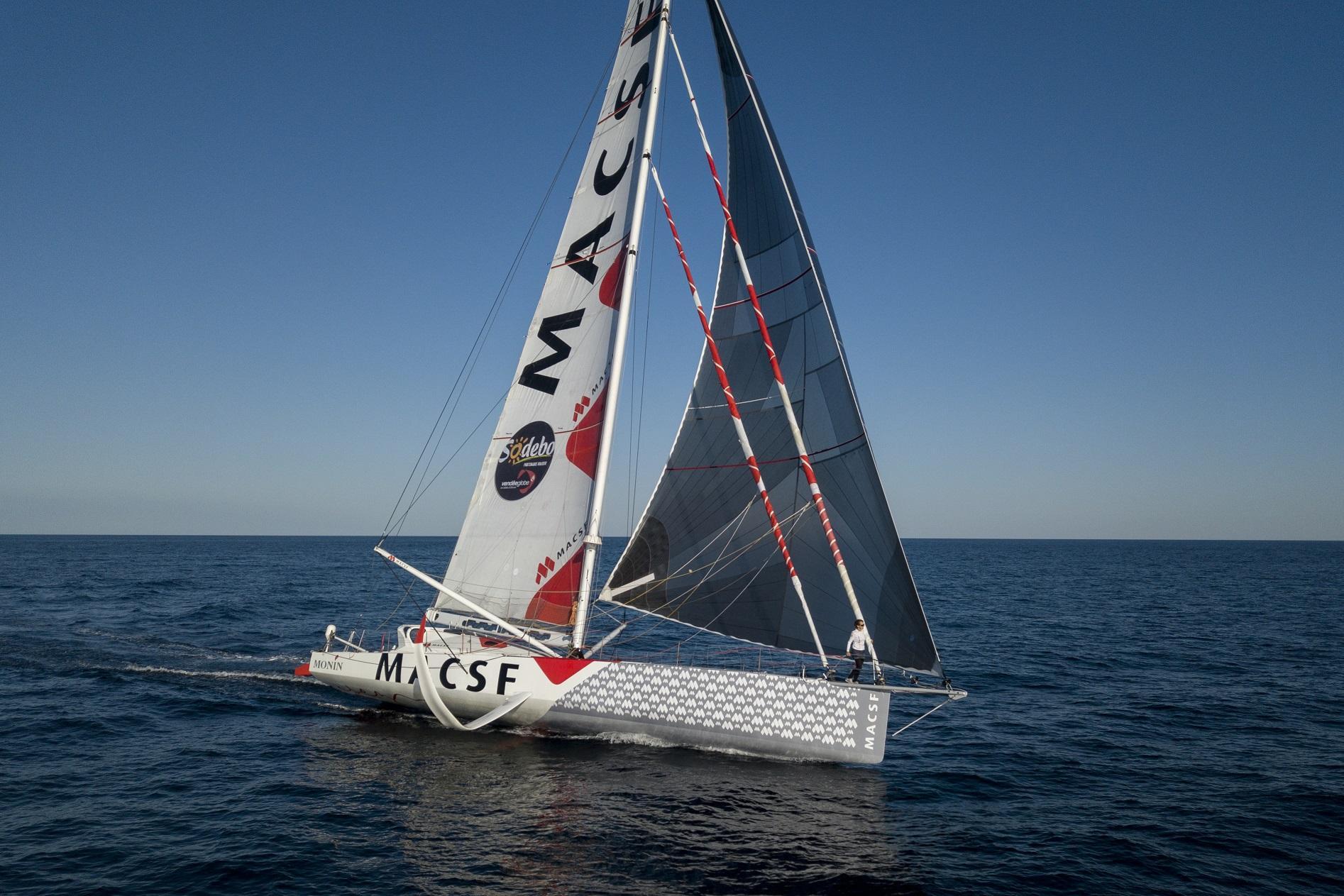Photos Ain La Navigatrice Isabelle Joschke Au Depart Du Vendee Globe La Tribune Republicaine