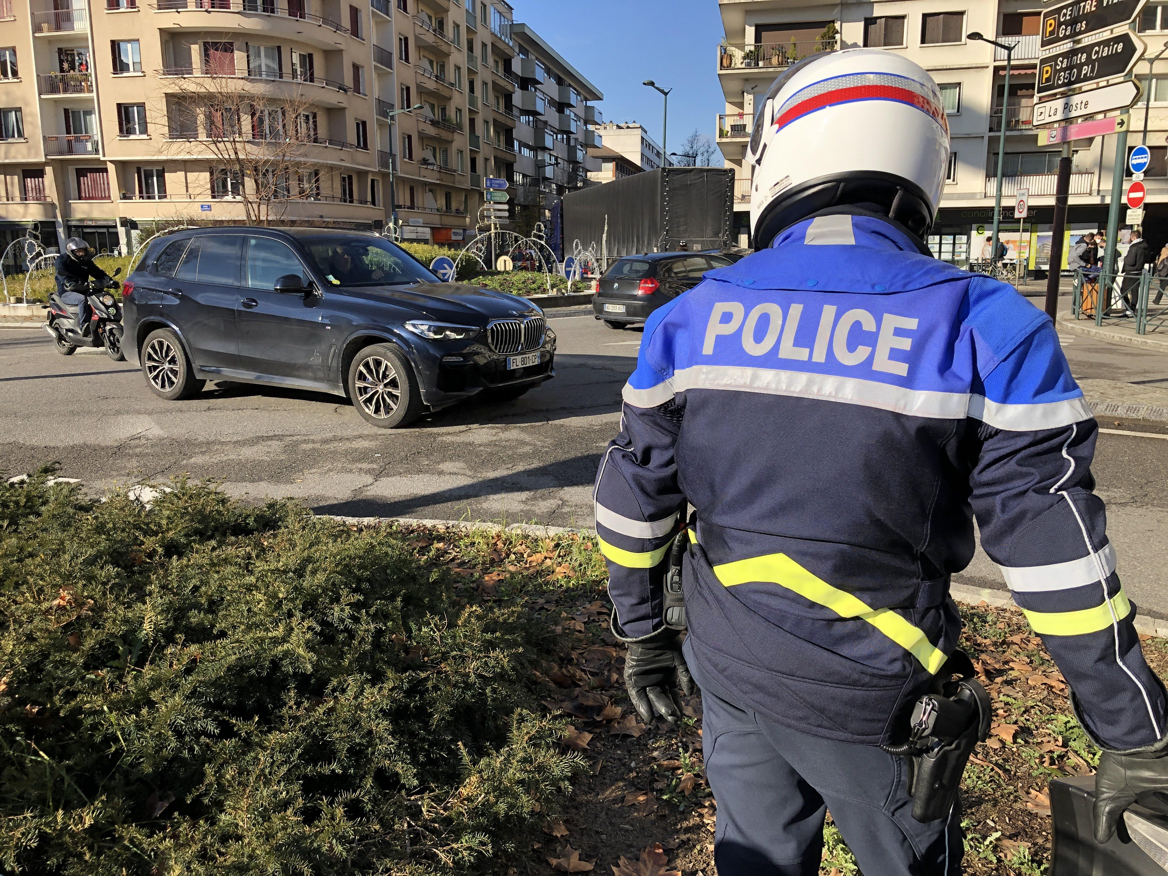(PHOTOS) Annecy : la Police traque les livreurs indépendants hors des clous