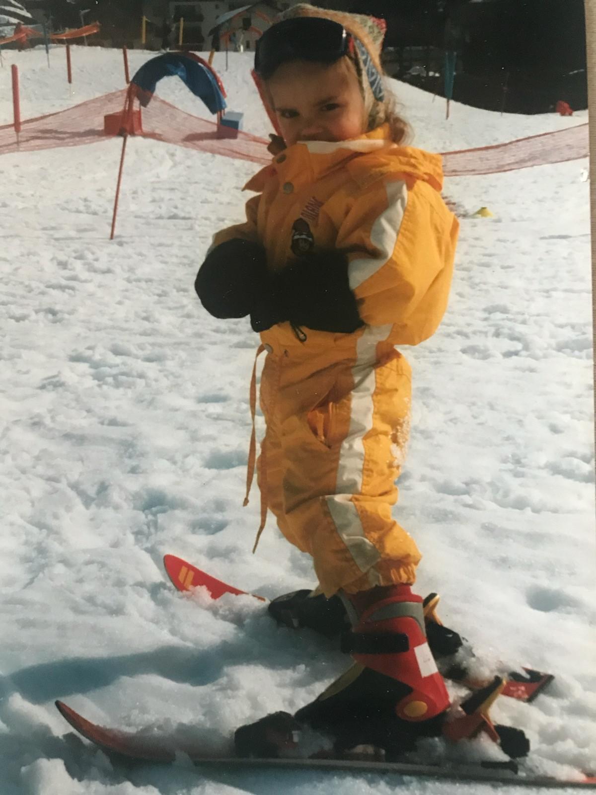 Au jardin des neiges de Praz-sur-Arly. Dans son regard de petite fille, toute la détermination d’une future grande skieuse.