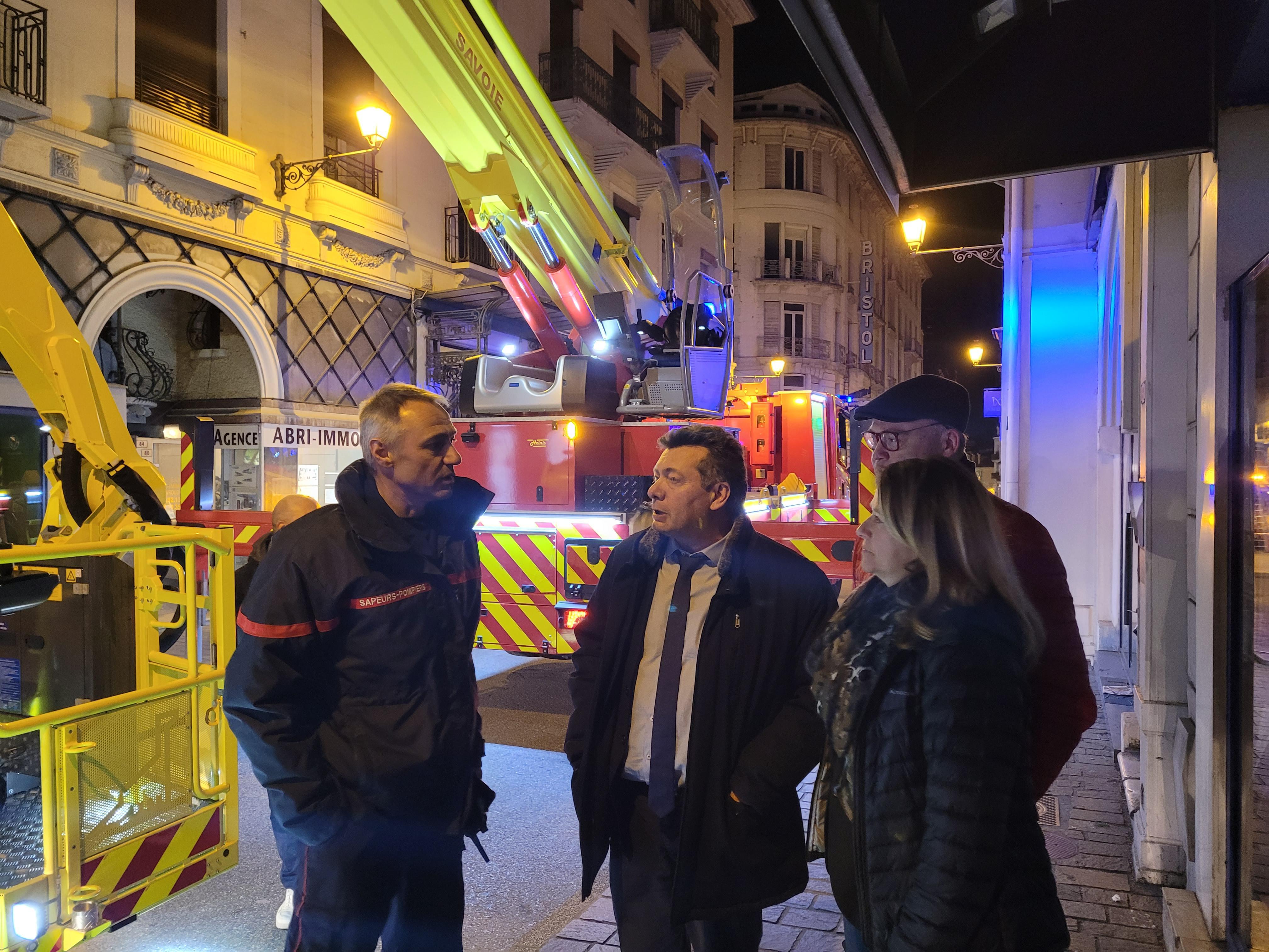 Aix-les-Bains: les pompiers ont mené un exercice incendie grandeur nature en plein centre ancien