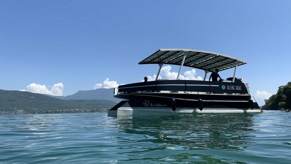 Le bateau électrique d’Alpine Boat navigue sur le lac du Bourget depuis le mois de juillet 2021.