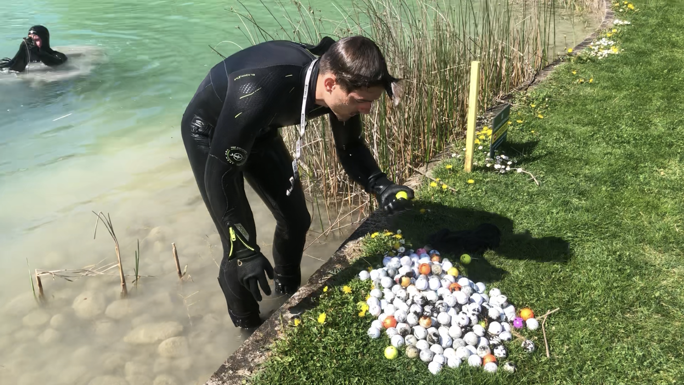 Aix-les-Bains: ils plongent dans les eaux du golf pour repêcher les balles perdues