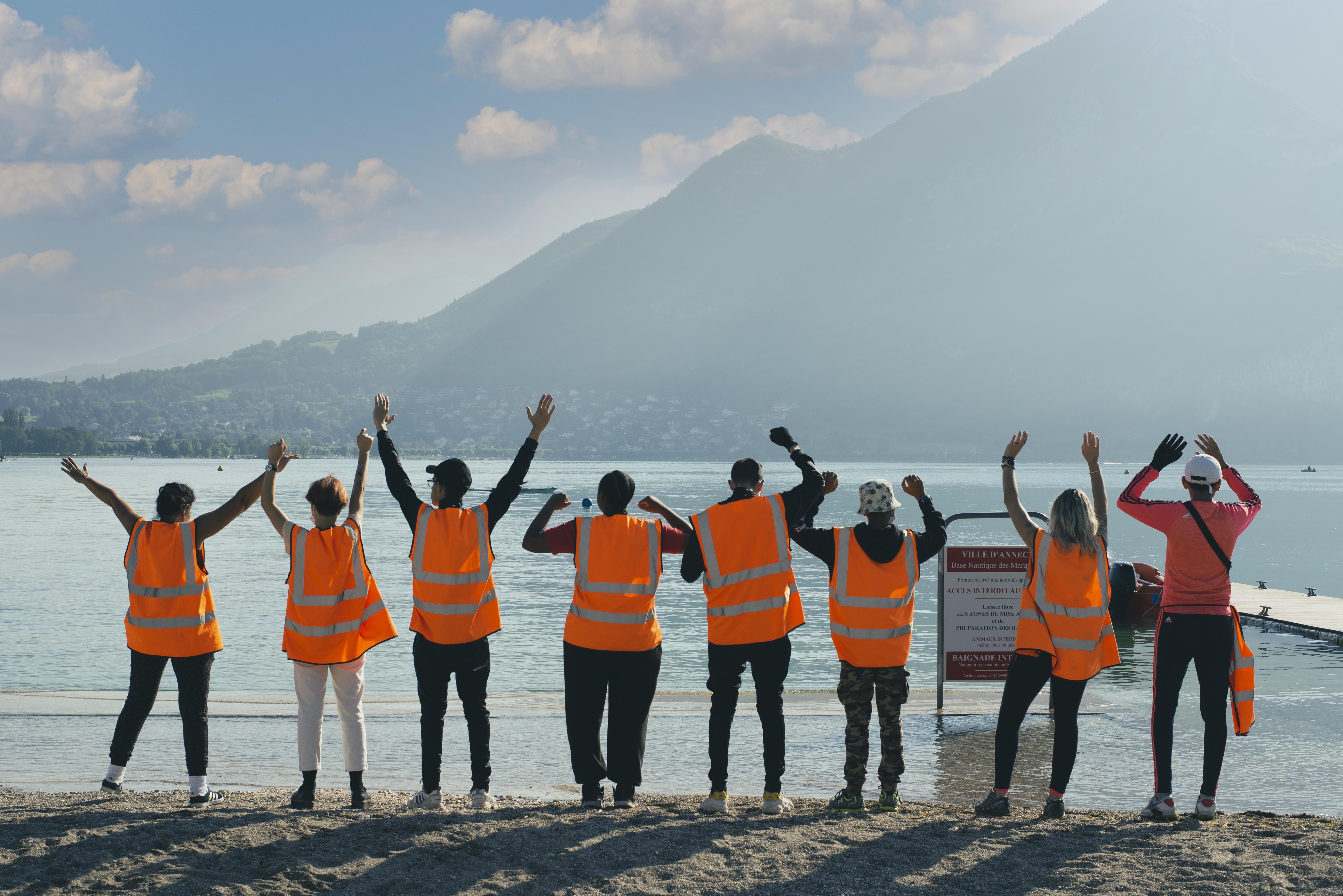 Le nettoyage des plages pendant les vacances d’été fait partie des chantiers éducatifs proposés aux jeunes par l’association.