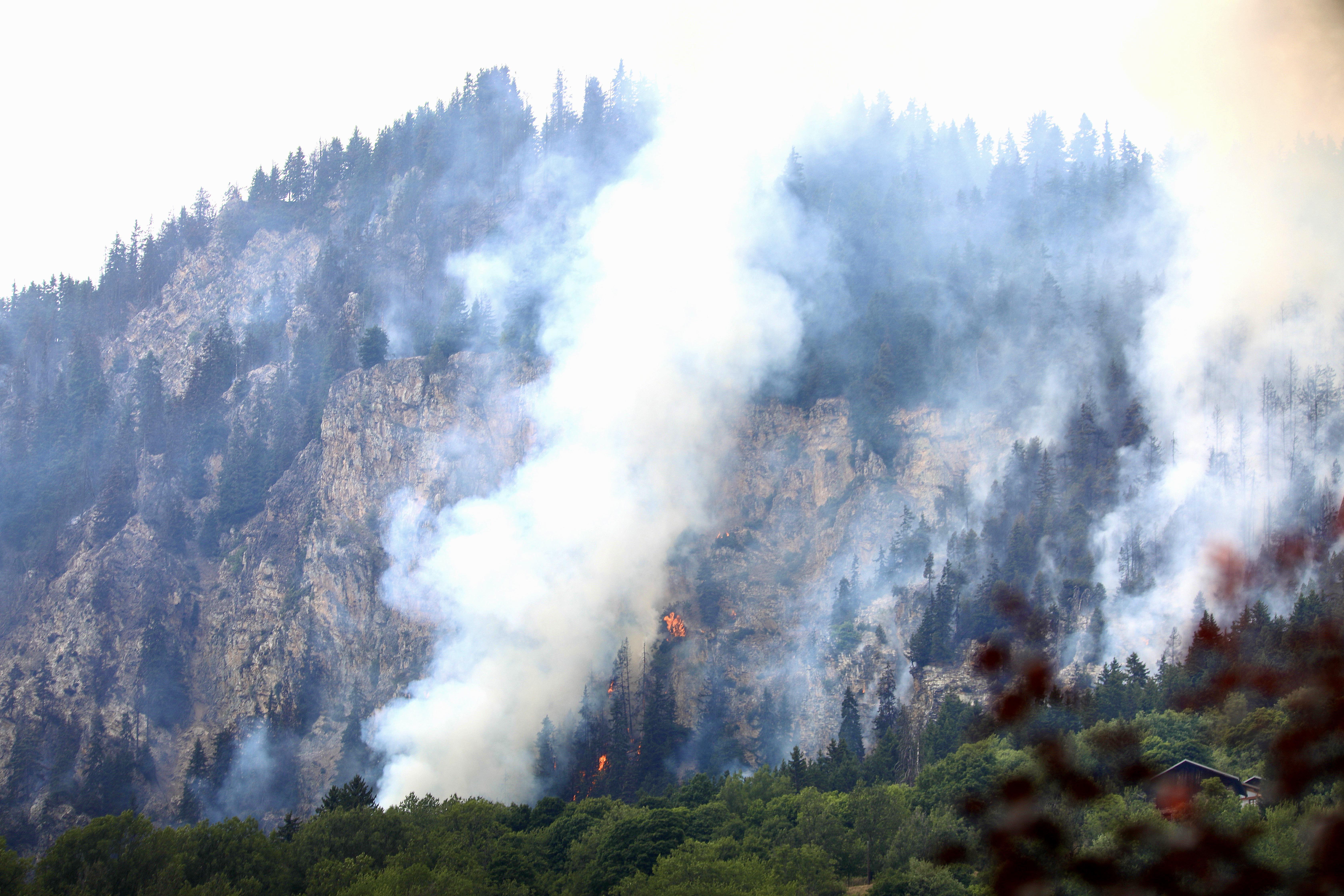 Bozel : le feu de forêt un temps fixé s’est propagé à nouveau
