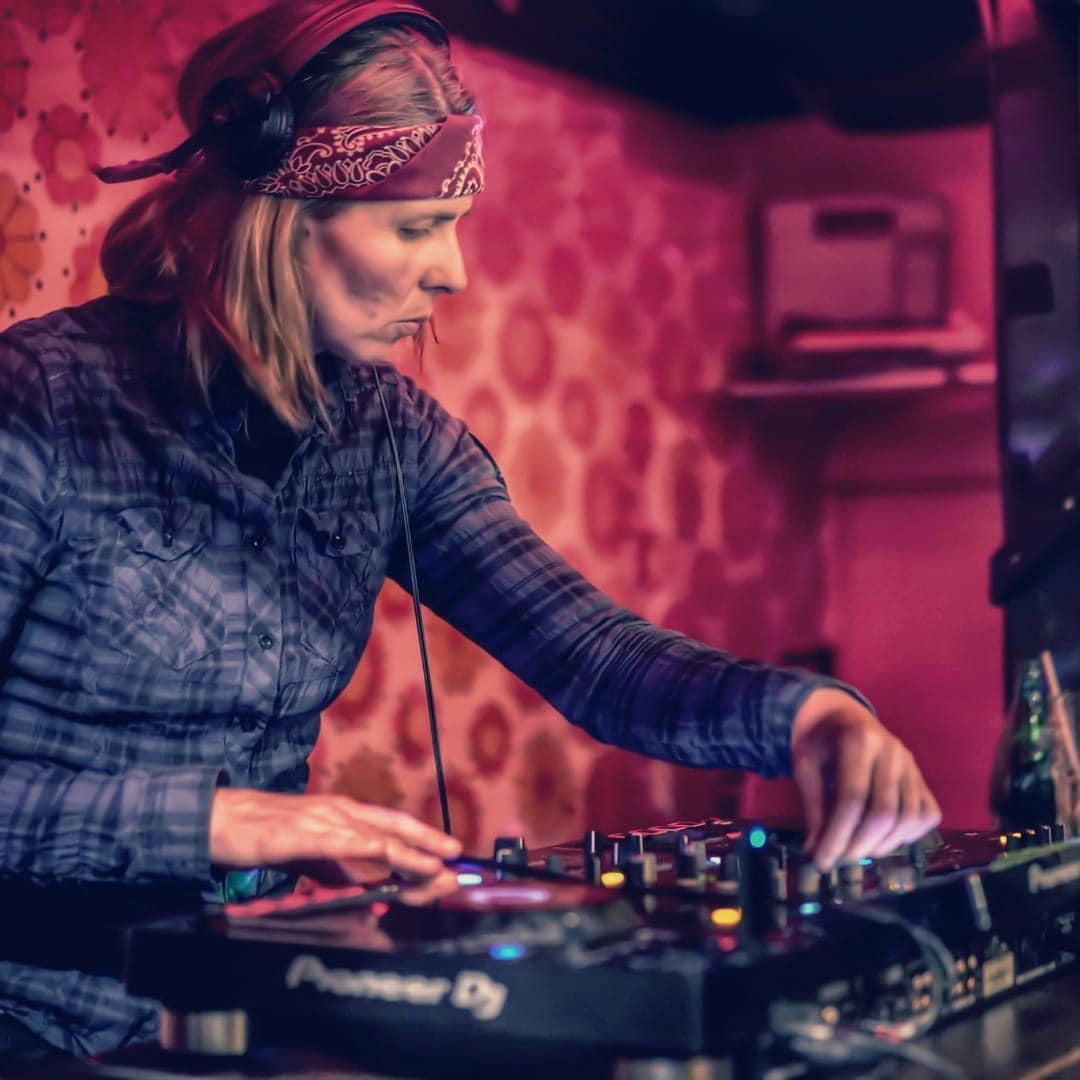 Originaire de Saint-Jorioz, Audrey Greffier fait partie des rares femmes DJ qui exercent sur le bassin.