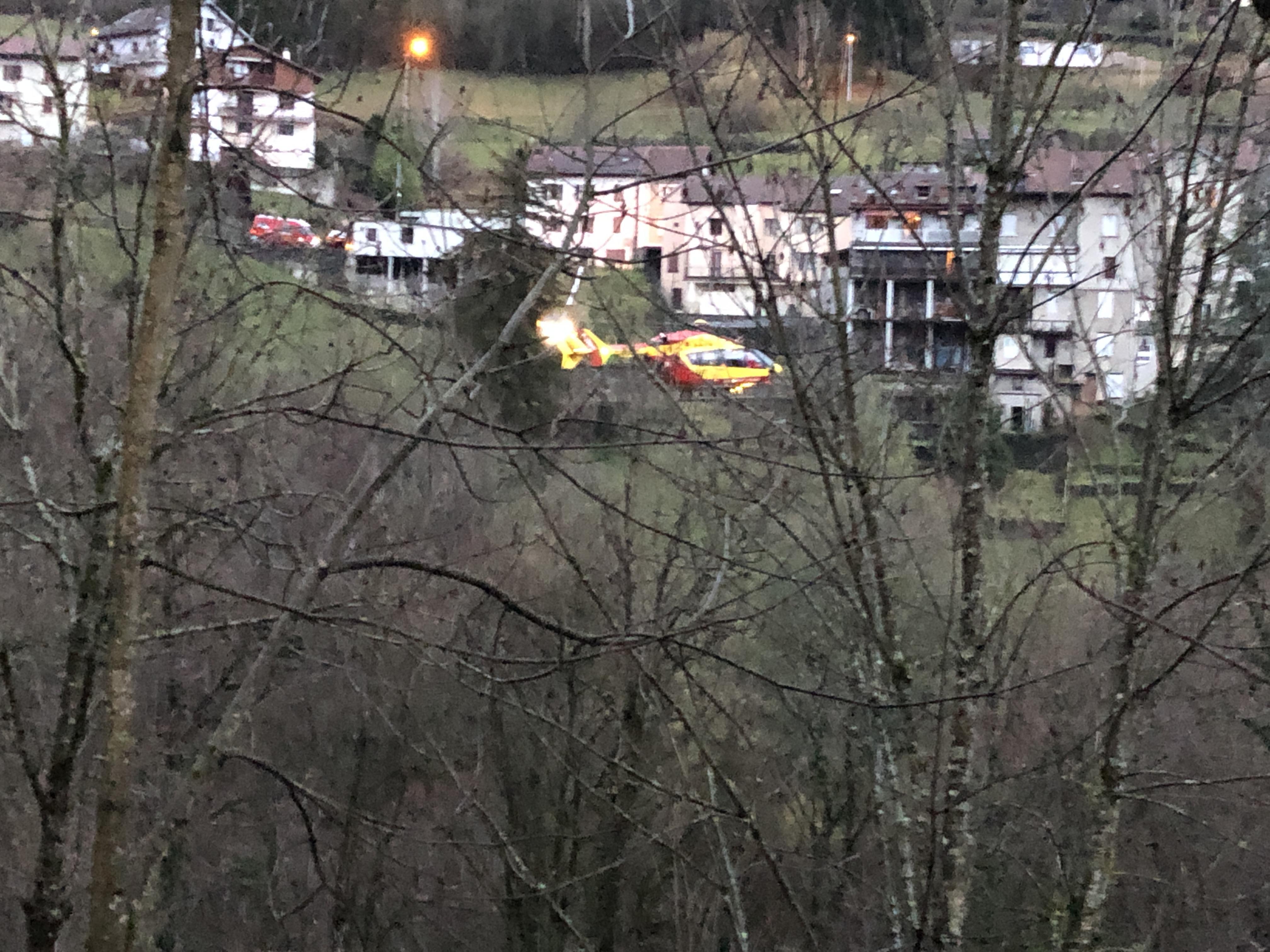 L’hélicoptère de la sécurité civile Dragon 69 est intervenu à proximité des berges de la Valserine.